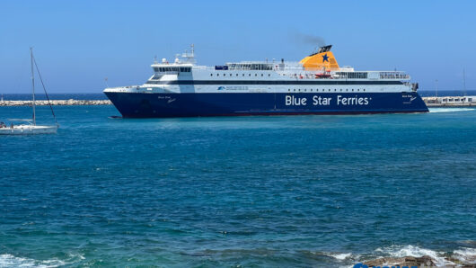 Παροναξία: Το Blue Star 1 παραμένει στο πρωινό δρομολόγιο έως τις 12 Οκτωβρίου