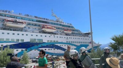 Σύρος: ΜΑΤ και απαγορεύσεις κυκλοφορίας λόγω της άφιξης του Crown Iris (video)