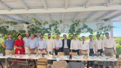 Σαντορίνη: Συνάντηση επιχειρηματικού και τουριστικού ενδιαφέροντος στο οινοποιείο Σιγάλα