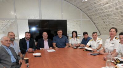 Συνάντηση με τον Υπουργό Ναυτιλίας και Νησιωτικής Πολιτικής στο Δημοτικό Λιμενικό Ταμείο Σύρου