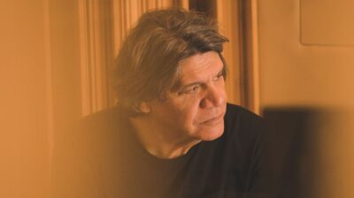 Ο Νίκος Ξυδάκης στο Φεστιβάλ Νάξου με τη μουσική παράσταση «Το μέλι των γκρεμών»