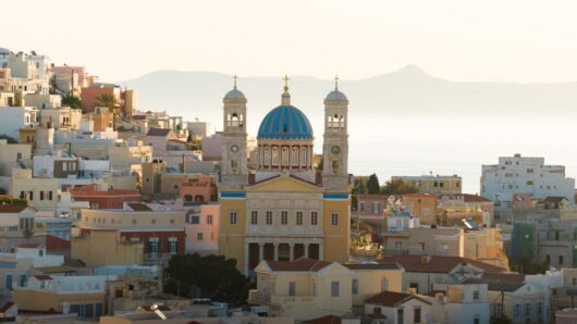 Σύρος: Επανέρχεται η ελεγχόμενη στάθμευση – Πότε και πώς θα πάρουν κάρτα οι μόνιμοι κάτοικοι