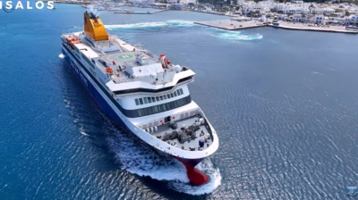 Blue Star Delos: Εντυπωσιακή μανούβρα δύο λεπτών στο λιμάνι της Πάρου (video)