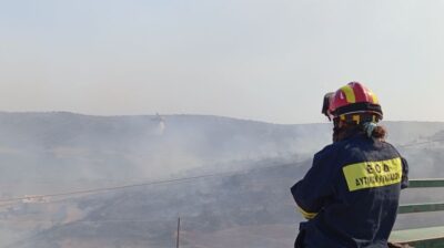 Πάρος: Συνεχίζεται η μάχη με τις αναζωπυρώσεις – Σε επιφυλακή η ΕΟΔ Κυκλάδων για τρίτη ημέρα