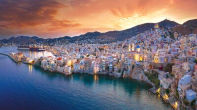 Η γερμανική Esquire αποθεώνει τη Σύρο: «Το πιο όμορφο και ανεξερεύνητο νησί της Ελλάδας»
