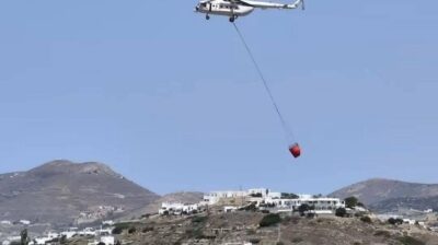 Φωτιά στην Πάρο: Μεγάλη κινητοποίηση της Πυροσβεστικής – Στη μάχη τρία εναέρια μέσα