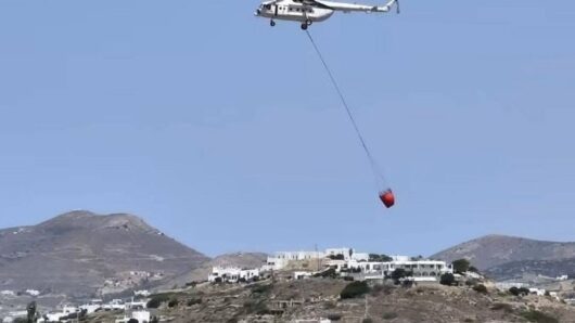 Φωτιά στην Πάρο: Μεγάλη κινητοποίηση της Πυροσβεστικής – Στη μάχη τρία εναέρια μέσα