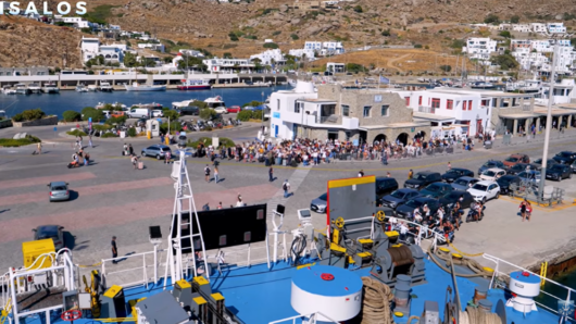 «Αικατερίνη Π.»: Εντυπωσιακή μανούβρα τριών λεπτών στο λιμάνι της Μυκόνου (video)