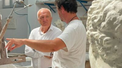 Μάρκος Καφούρος από την Τήνο: Συναντήσεις με φορείς και επίσκεψη στη Σχολή Μαρμαροτεχνίας