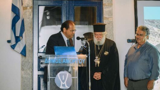 Αμοργός: Τιμή στον πρωτοπρεσβύτερο π. Θωμά Συνοδινό για τα 40 χρόνια ιερατικής διακονίας