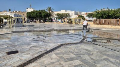 Πάρος: Υπογράφηκε η σύμβαση για το πλύσιμο δρόμων, πλατειών και 1.600 κάδων απορριμμάτων