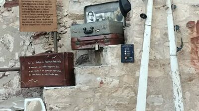 Κίμωλος: Εικαστικός περίπατος αφιερωμένος στον Νίκο Καββαδία στα σοκάκια του νησιού