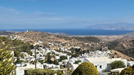 Πάρος: Υπογράφηκε η σύμβαση για τη μεταφορά των κάδων απορριμμάτων στις Λεύκες