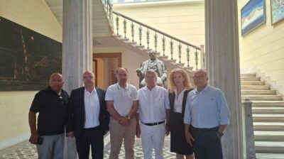 Δήμαρχος Πάρου: «Με αντιμετώπισαν ως κοινό εγκληματία» – Η πρώτη δήλωσή του μετά την προσαγωγή στη Σύρο