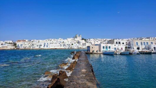 Η Πάρος στις προτάσεις της Booking.com για διακοπές μακριά από τα πλήθη