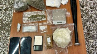 Συνελήφθησαν δύο ημεδαποί για διακίνηση ναρκωτικών ουσιών, επικίνδυνη οδήγηση, απείθεια και οπλοκατοχή στην Πάρο