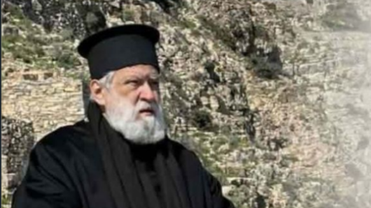 Αμοργός: Ο Δήμος τιμά τον Πρωτοπρεσβύτερο π. Θωμά Συνοδινό για τα 40 χρόνια ιερατικής διακονίας