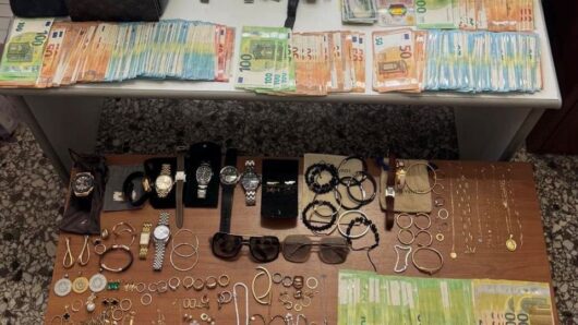 Πάρος: Εξαρθρώθηκε σπείρα με 25 κλοπές σε σπίτια – 4 συλλήψεις και 44.565 ευρώ στα ευρήματα