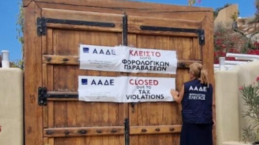 ΑΑΔΕ: «Λουκέτα» στη Σαντορίνη και 97 παραβάσεις σε βραχυχρόνιες μισθώσεις στη Νάξο