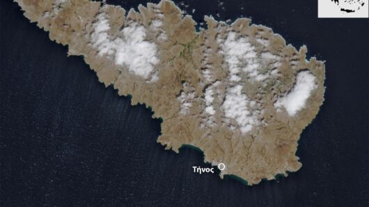 Τήνος: Το μελτέμι «χτύπησε» με 104 χλμ./ώρα – Εντυπωσιακή εικόνα από δορυφόρο