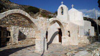 Νάξος: Εγκαινιάζονται τα ανακαινισμένα κελιά της Ιεράς Μονής Παναγίας Κριττόματης