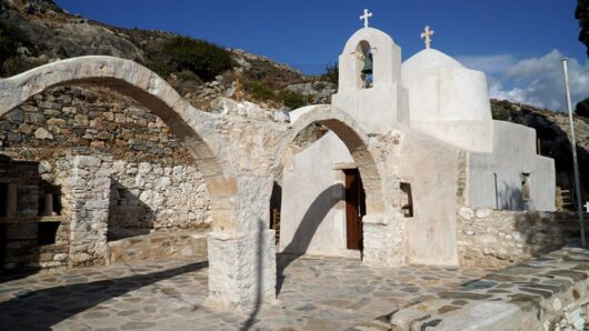 Νάξος: Εγκαινιάζονται τα ανακαινισμένα κελιά της Ιεράς Μονής Παναγίας Κριττόματης