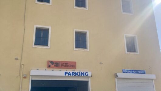 Σύρος: Κανονικά σε λειτουργία το γκαράζ της ΚΕΜΑΕ – Παραμένουν οι 87 θέσεις στάθμευσης στην Ερμούπολη