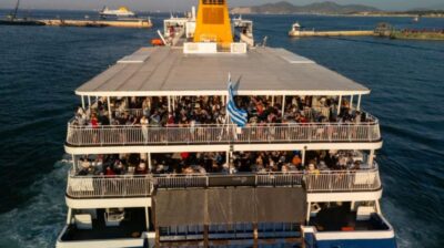 Κορυφώθηκε η έξοδος του Δεκαπενταύγουστου: Περισσότεροι από 32.000 επιβάτες αναχώρησαν από τον Πειραιά