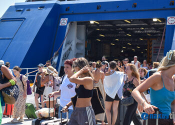 Αφίξεις λιμάνι Νάξου Αύγουστος 2026