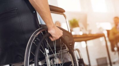 Αρτέμης Ρουσσουνέλος για τον «Προσωπικό Βοηθό»: «Κανένας άνθρωπος μόνος, κανένας στο περιθώριο»