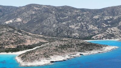Κυκλάδες: Νησίδες προς πώληση – Οι αγγελίες για Πολύαιγο και Καρδιώτισσα