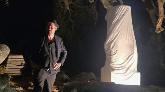 Ο Tobias Ballaty δώρισε το πρόπλασμα της «Λύρας Νάξου» στον Κινίδαρο – Η υπόσχεση που κράτησε (video+φώτος)