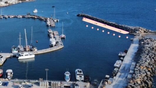 Σαντορίνη: Έργο 850.000 ευρώ στο Αλιευτικό Καταφύγιο Βλυχάδας – Υπογράφηκε η σύμβαση
