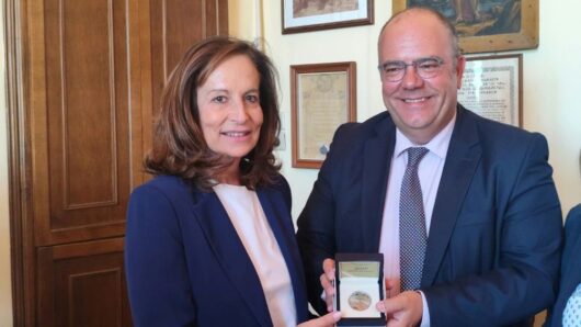 Συνάντηση Αλέξη Αθανασίου με Άννα Διαμαντοπούλου – Στο επίκεντρο η νησιωτικότητα