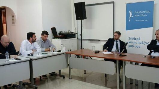 Ένωση Ξενοδόχων Σαντορίνης προς Ανδρουλάκη: «Το νησί δεν πάσχει από υπερτουρισμό, αλλά από έλλειψη υποδομών»
