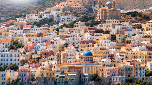 Σύρος: Αύξηση 3,45% στην ακτοπλοϊκή κίνηση και 34,66% στις αεροπορικές αφίξεις
