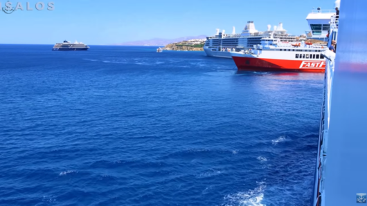 Εντυπωσιακή άφιξη του Blue Star Myconos στη Μύκονο (video)