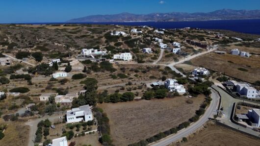 Πάρος: Το Ιστέρνι από ψηλά – Ένα ήσυχο κυκλαδίτικο «καταφύγιο» με θέα τη Νάξο (video)