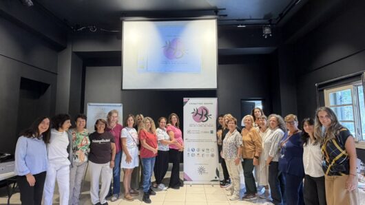 Κέα: Οι γυναίκες των Κυκλάδων δίνουν ζωή στις ιστορίες των βοτάνων μέσα από τον κινηματογράφο
