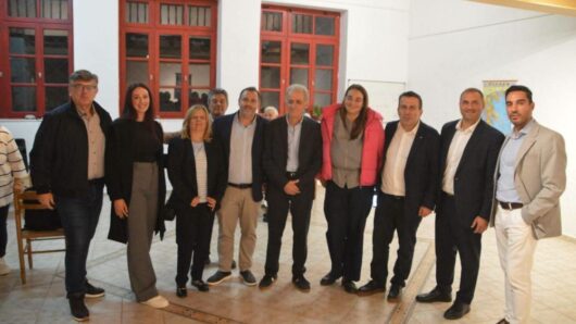 ΠΑΣΟΚ: Επισκέψεις σε Νάξο, Πάρο και Αντίπαρο – Στο επίκεντρο υγεία, ανεμογεννήτριες και νησιωτικότητα