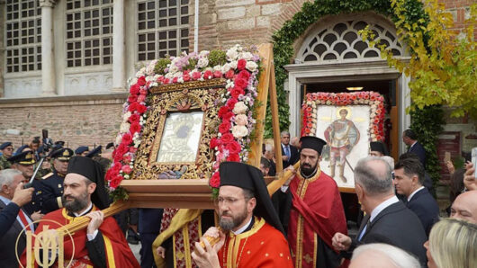 Η Παναγία Χοζοβιώτισσα της Αμοργού στη Θεσσαλονίκη – Χιλιάδες πιστοί στη μεγάλη λιτανεία
