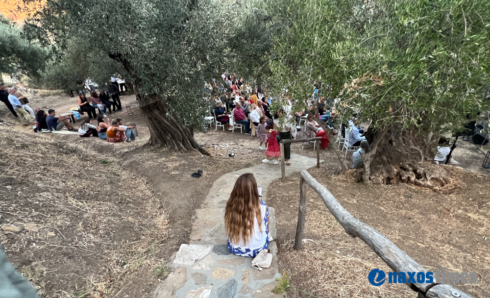 Ρεμπούτσικα Μια βραδιά κάτω από την ελιά
