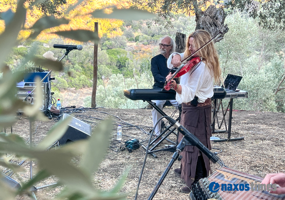 Ρεμπούτσικα Μια βραδιά κάτω από την ελιά
