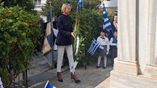 Κατερίνα Μονογυιού από τη Σύρο: «Το ΟΧΙ του 1940 αποτελεί φάρο εθνικής αξιοπρέπειας και ομοψυχίας»