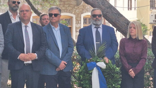 Σύρος: Μήνυμα ειρήνης και μνήμης από τον Αρτέμη Ρουσσουνέλο για την Απελευθέρωση του νησιού