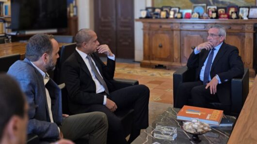 Νότιο Αιγαίο και Ινδία ενισχύουν τους δεσμούς τους – Συνάντηση Χατζημάρκου με τον Ινδό Πρέσβη